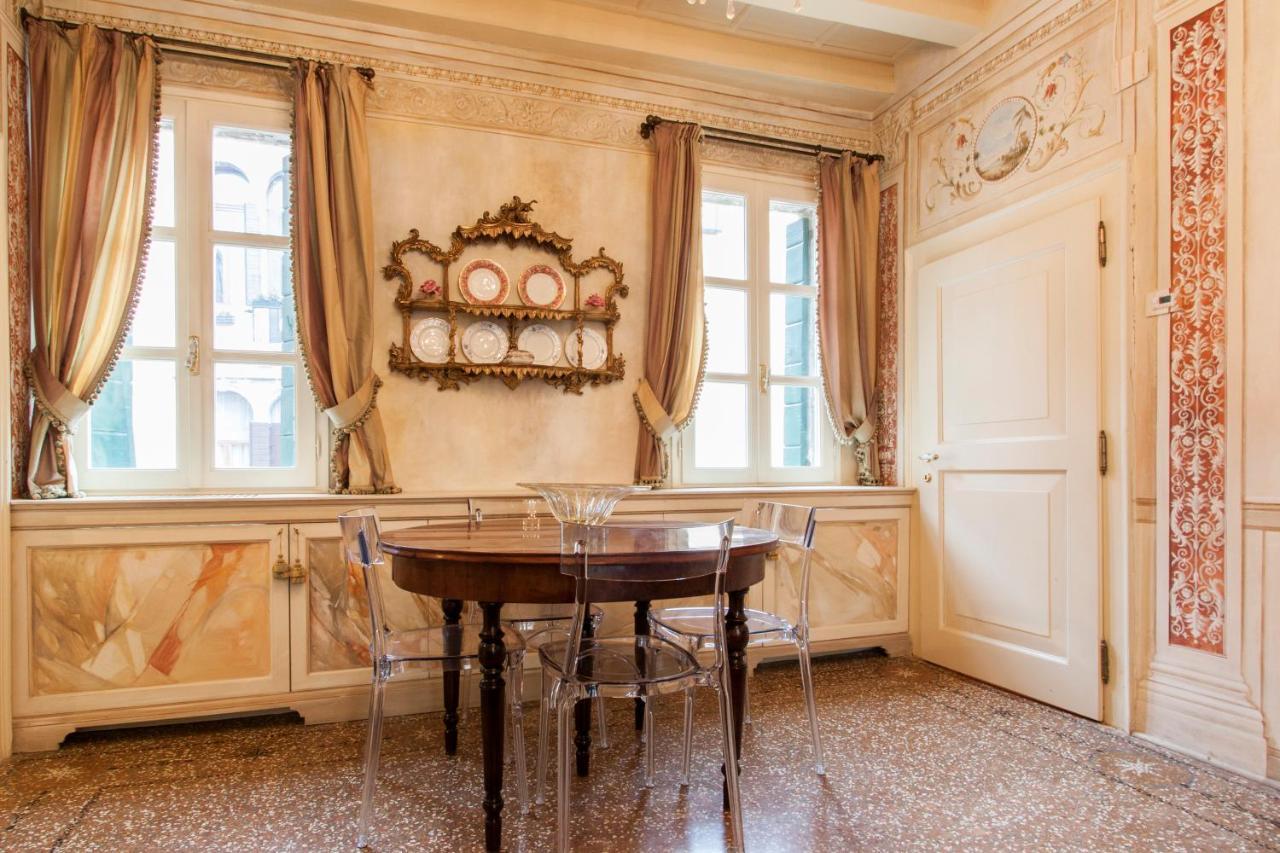 Explore Venice From A Sophisticated Hideaway In San Polo Eksteriør bilde
